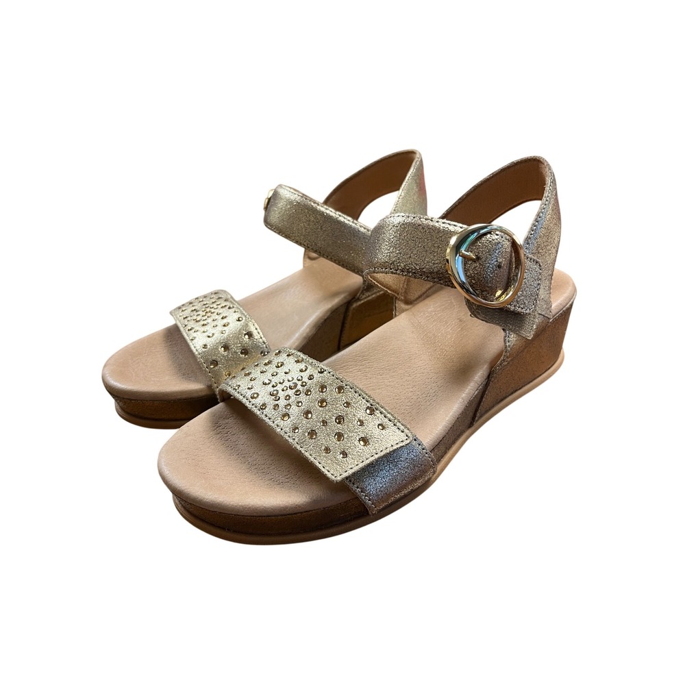 BRIOSO Huntley 3 Metallic Low Wedge Sandals 9 New Gold Travel Comfort Summer